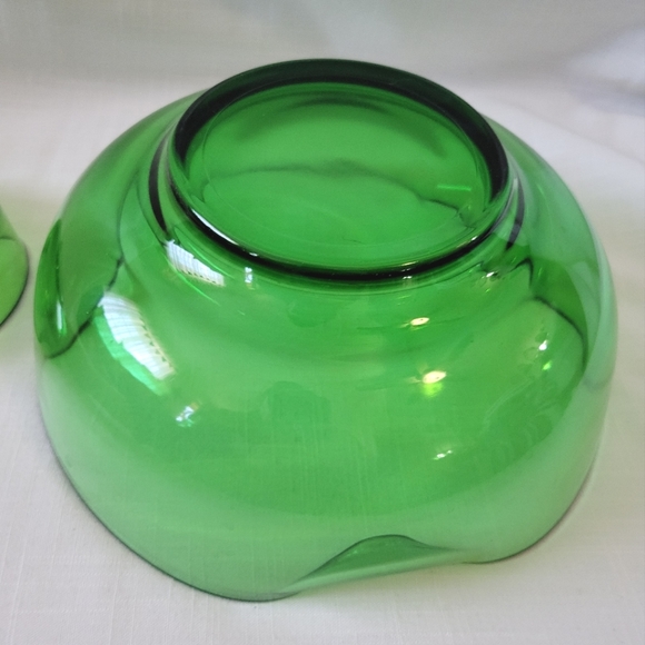 Vintage MCM Chip and Dip Folded Bowls in Avocado Green made by Anchor Hocking - Picture 5 of 9